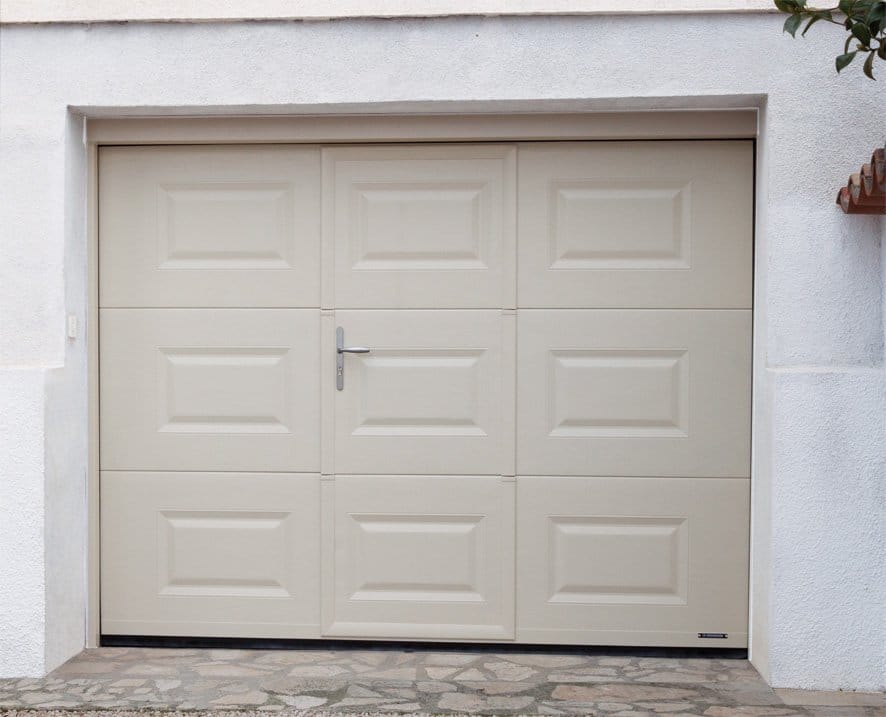 Porte de garage cassette avec portillon
