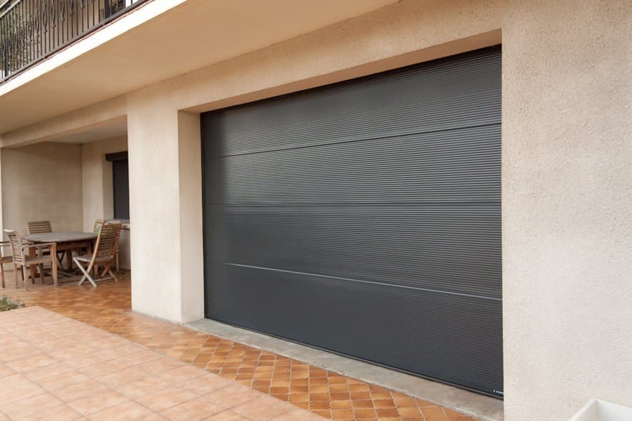 porte-de-garage-microrainuree-laquee1_la-toulousaine-internet-92 Claustra en Aluminium microperfore