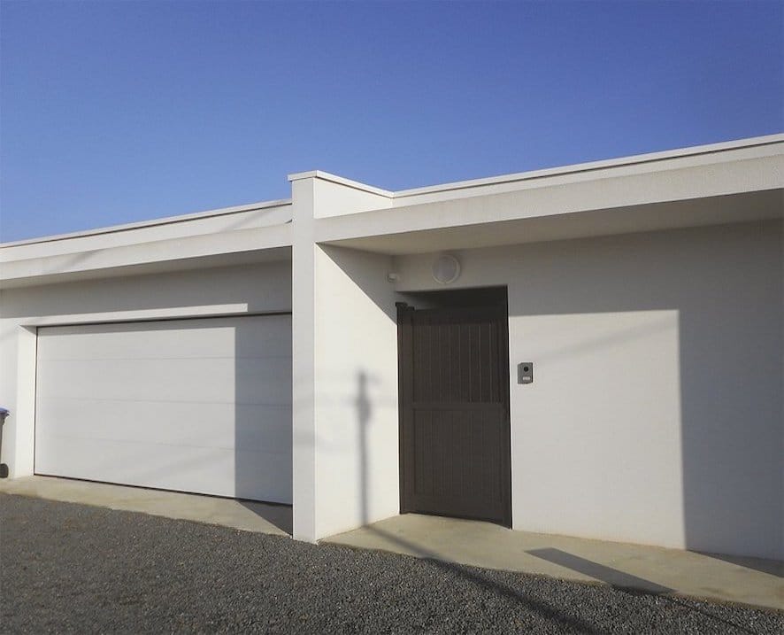Porte de garage sans rainure blanche